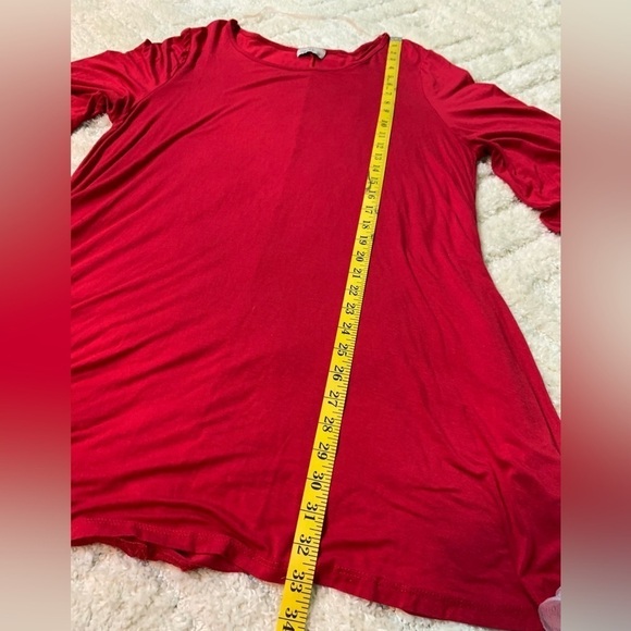 Elegant Red Midi Dress with Lace Trim - Picture 12 of 12